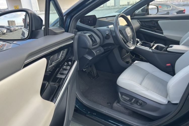 Used Toyota FAW bZ4X 2022 Four-Wheel-Drive High-Performance PRO Edition Interior 12