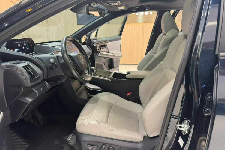 Used Toyota FAW bZ4X 2022 Four-Wheel-Drive High-Performance PRO Edition Interior 2