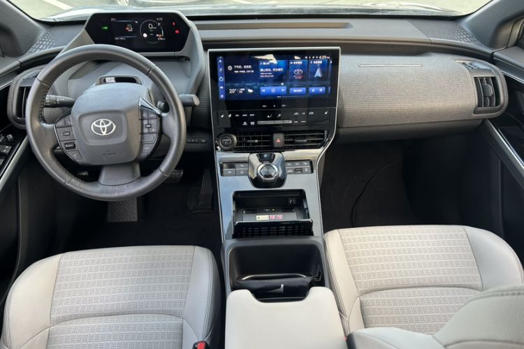 Used Toyota FAW bZ4X 2022 Four-Wheel-Drive High-Performance PRO Edition Interior 5