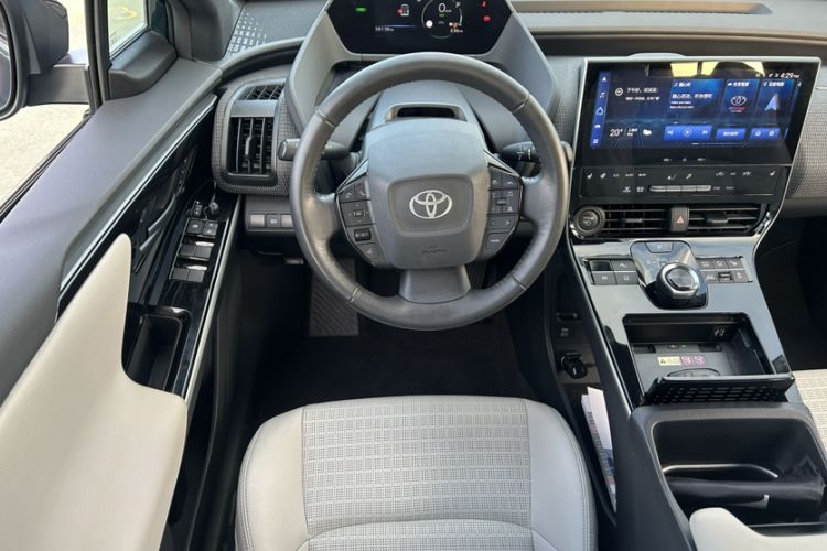 Used Toyota FAW bZ4X 2022 Four-Wheel-Drive High-Performance PRO Edition Interior 7