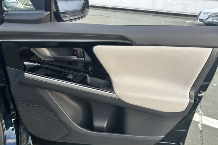 Used Toyota FAW bZ4X 2022 Four-Wheel-Drive High-Performance PRO Edition Interior 8