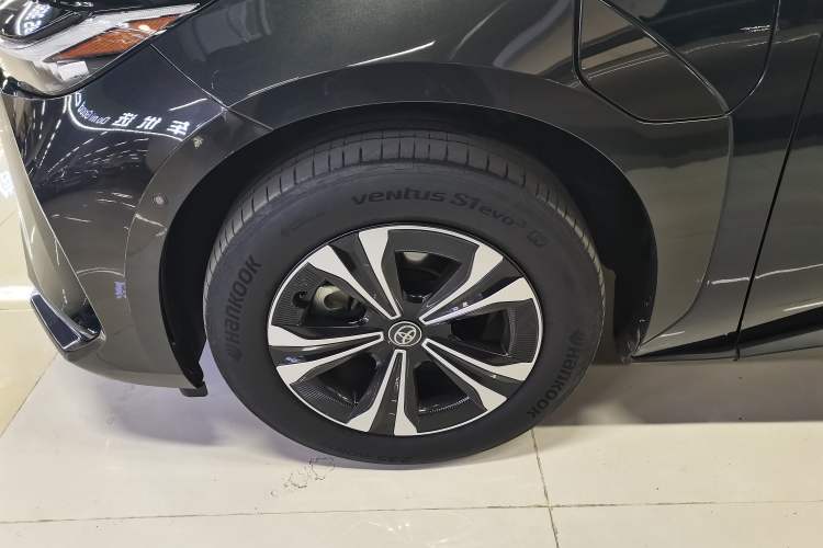 Used Toyota FAW bZ4X 2022 Four-Wheel-Drive High-Performance PRO Edition Left Front Wheel Hub