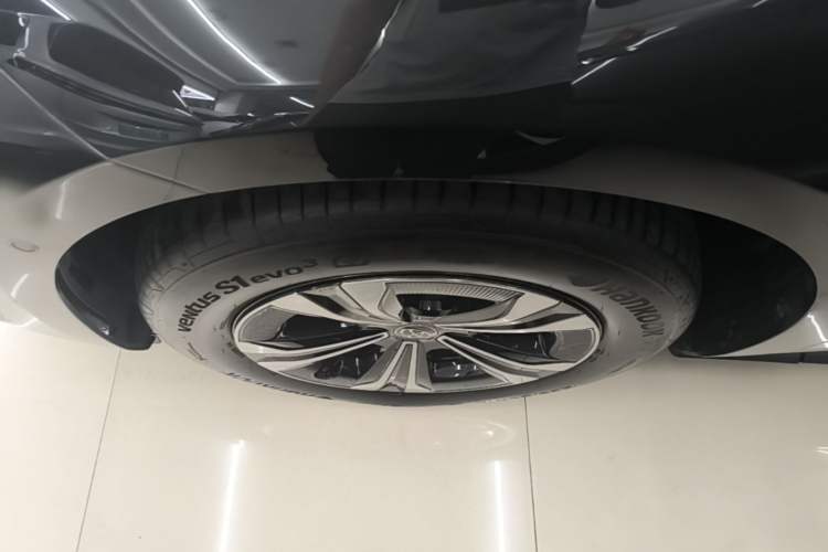 Used Toyota FAW bZ4X 2022 Four-Wheel-Drive High-Performance PRO Edition Left Front Wheel Hub