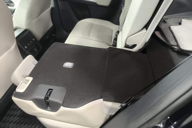 Used Toyota FAW bZ4X 2022 Four-Wheel-Drive High-Performance PRO Edition Left Rear Seat