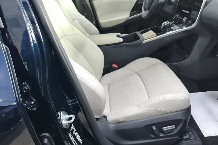 Used Toyota FAW bZ4X 2022 Four-Wheel-Drive High-Performance PRO Edition Right Front Seat