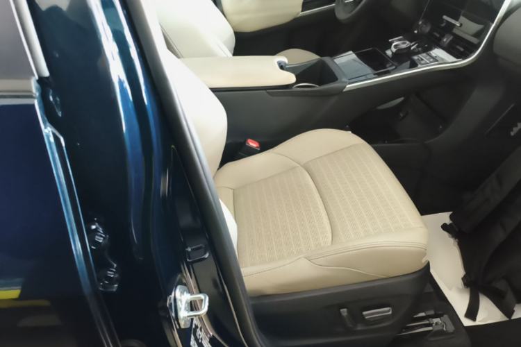 Used Toyota FAW bZ4X 2022 Four-Wheel-Drive High-Performance PRO Edition Right Front Seat