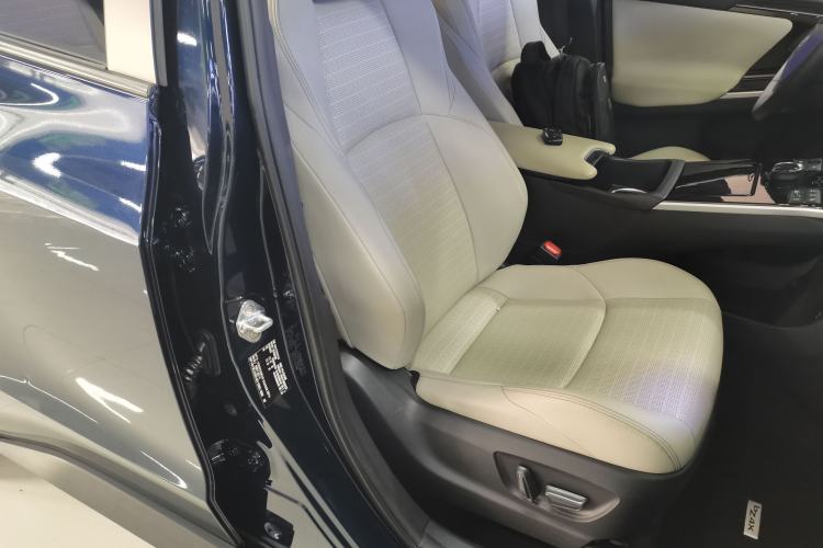 Used Toyota FAW bZ4X 2022 Four-Wheel-Drive High-Performance PRO Edition Right Front Seat