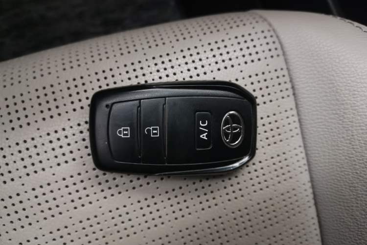 Used Toyota FAW bZ4X 2022 Four-Wheel-Drive High-Performance PRO Edition Vehicle Key