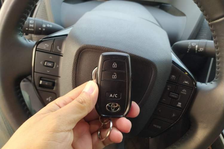 Used Toyota FAW bZ4X 2022 Two-Wheel-Drive Long-Range JOY Edition Vehicle Key