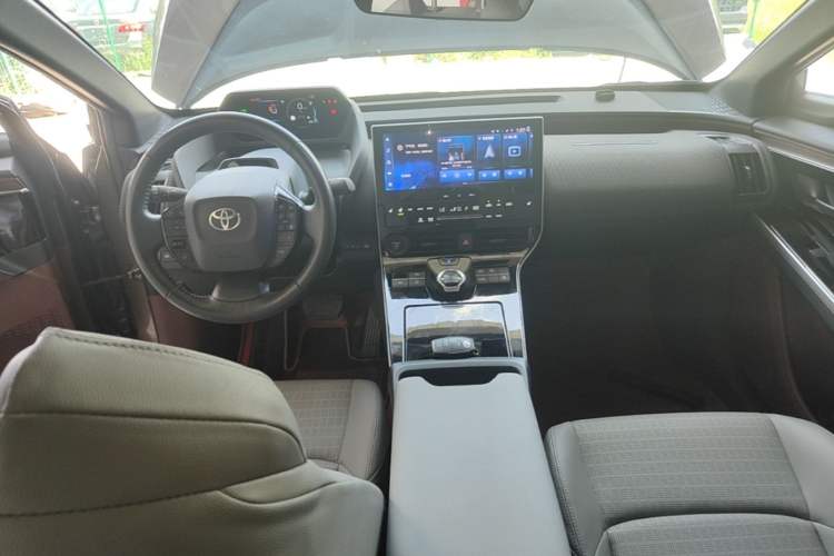 Used Toyota FAW bZ4X 2022 Two-Wheel Drive Long-Range PRO Version Center Console