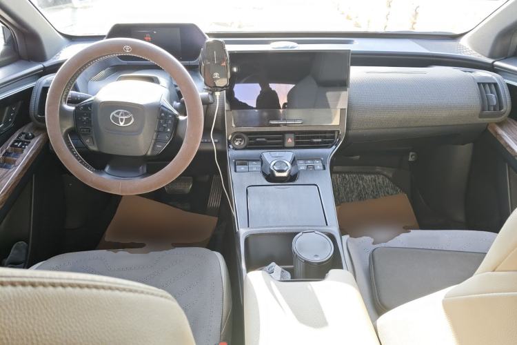 Used Toyota FAW bZ4X 2022 Four-Wheel-Drive High-Performance PRO Edition Center Console