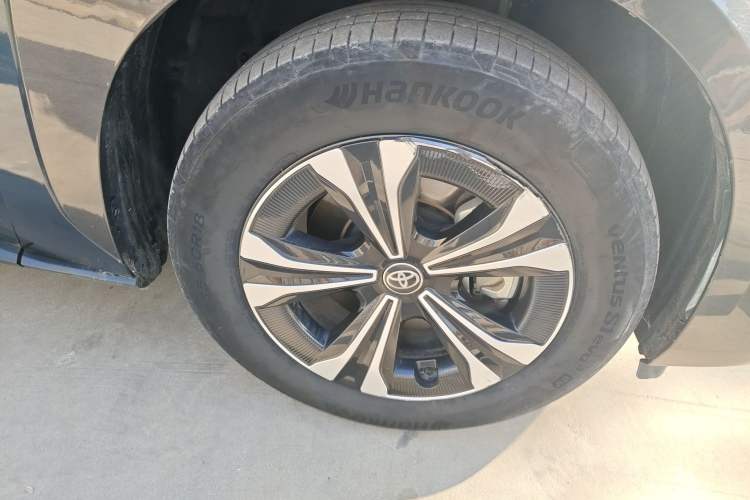 Used Toyota FAW bZ4X 2022 Four-Wheel-Drive High-Performance PRO Edition Right Front Wheel Hub