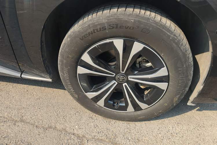 Used Toyota FAW bZ4X 2022 Four-Wheel-Drive High-Performance PRO Edition Right Front Wheel Hub