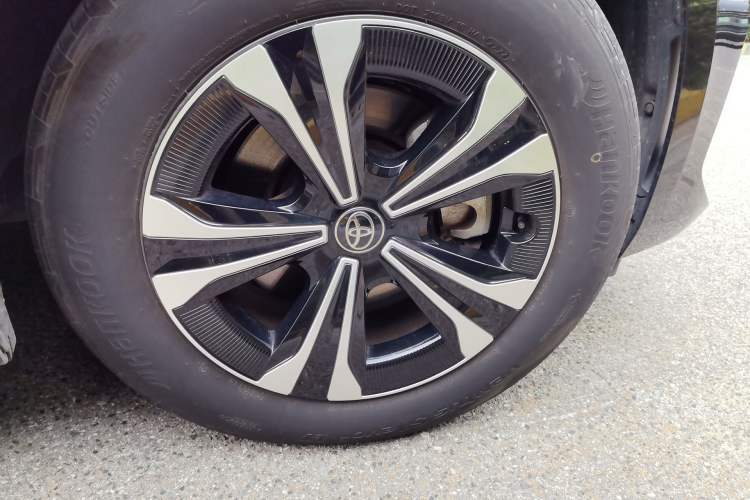 Used Toyota FAW bZ4X 2022 Four-Wheel-Drive High-Performance PRO Edition Right Front Wheel Hub