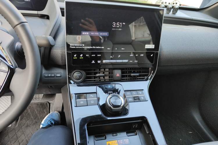 Used Toyota FAW bZ4X 2022 Four-Wheel-Drive High-Performance PRO Edition Audio And AC Panel