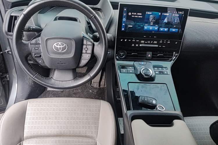 Used Toyota FAW bZ4X 2022 Four-Wheel-Drive High-Performance PRO Edition Center Console