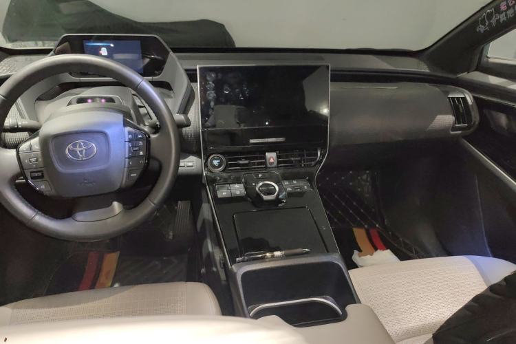Used Toyota FAW bZ4X 2022 Four-Wheel-Drive High-Performance PRO Edition Center Console