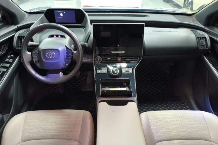 Used Toyota FAW bZ4X 2022 Four-Wheel-Drive High-Performance PRO Edition Center Console