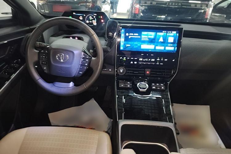 Used Toyota FAW bZ4X 2022 Four-Wheel-Drive High-Performance PRO Edition Center Console