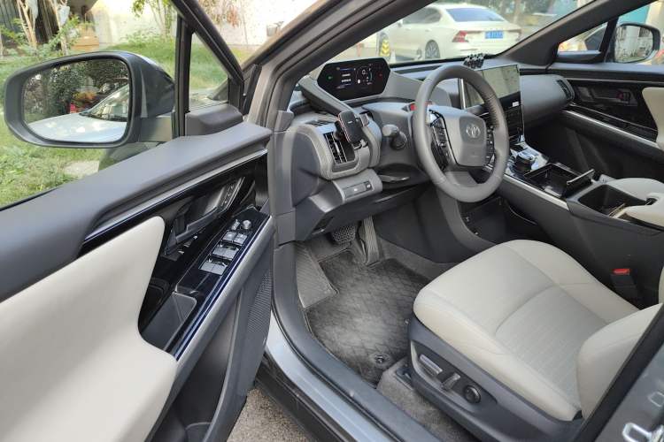 Used Toyota FAW bZ4X 2022 Four-Wheel-Drive High-Performance PRO Edition Driver Seat