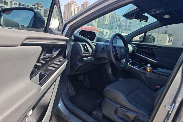 Used Toyota FAW bZ4X 2022 Two-Wheel-Drive Long-Range JOY Edition Driver Seat