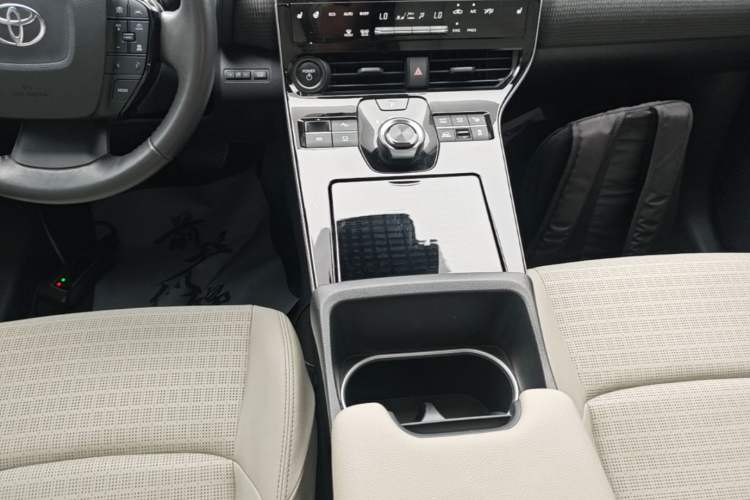 Used Toyota FAW bZ4X 2022 Four-Wheel-Drive High-Performance PRO Edition Gear Lever