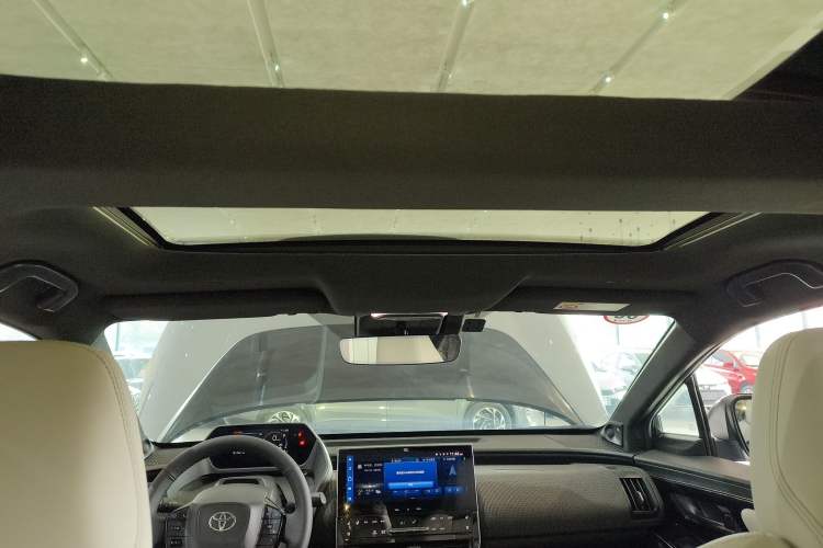 Used Toyota FAW bZ4X 2022 Four-Wheel-Drive High-Performance Premium Edition Headliner