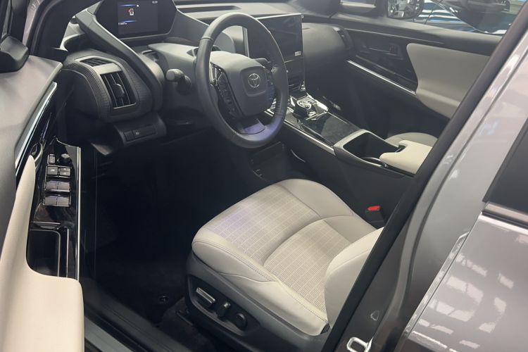 Used Toyota FAW bZ4X 2022 Four-Wheel-Drive High-Performance PRO Edition Interior 1