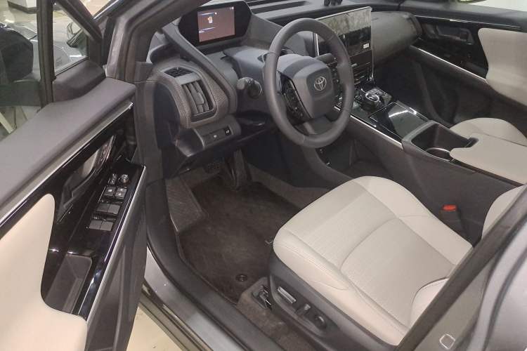 Used Toyota FAW bZ4X 2022 Four-Wheel-Drive High-Performance PRO Edition Interior 2