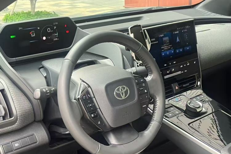 Used Toyota FAW bZ4X 2022 Four-Wheel-Drive High-Performance PRO Edition Interior 2