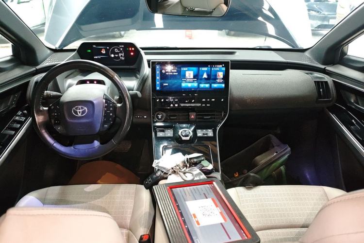 Used Toyota FAW bZ4X 2022 Four-Wheel-Drive High-Performance PRO Edition Interior 2