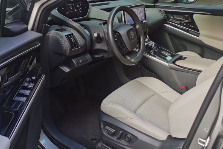 Used Toyota FAW bZ4X 2022 Four-Wheel-Drive High-Performance PRO Edition Interior 2