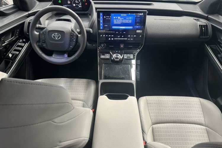 Used Toyota FAW bZ4X 2022 Four-Wheel-Drive High-Performance PRO Edition Interior 3