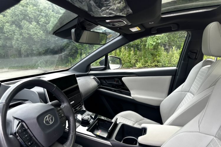 Used Toyota FAW bZ4X 2022 Four-Wheel-Drive High-Performance PRO Edition Interior 3