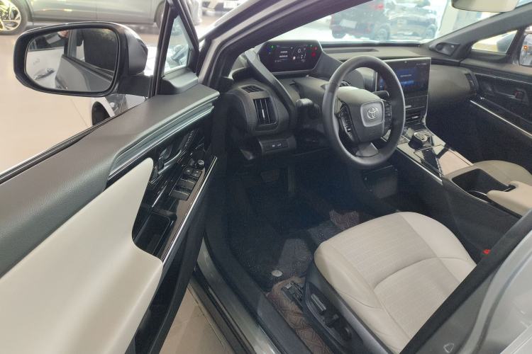 Used Toyota FAW bZ4X 2022 Four-Wheel-Drive High-Performance Premium Edition Interior 3