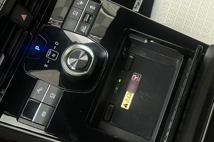 Used Toyota FAW bZ4X 2022 Four-Wheel-Drive High-Performance PRO Edition Interior 3