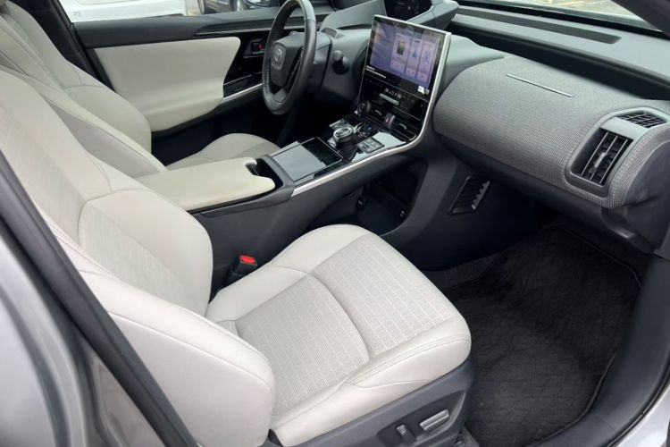 Used Toyota FAW bZ4X 2022 Four-Wheel-Drive High-Performance PRO Edition Interior 4