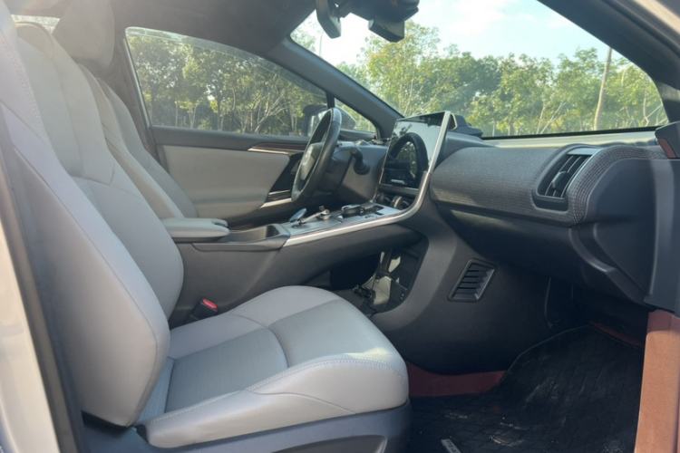 Used Toyota FAW bZ4X 2022 Four-Wheel-Drive High-Performance PRO Edition Interior 4