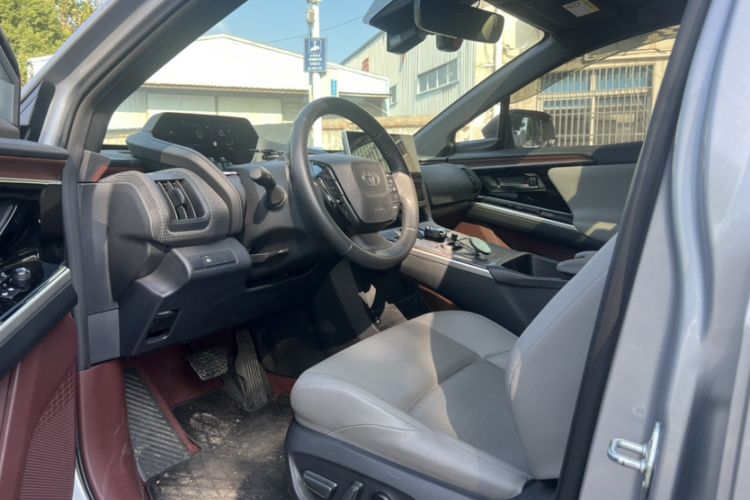 Used Toyota FAW bZ4X 2022 Four-Wheel-Drive High-Performance PRO Edition Interior 5