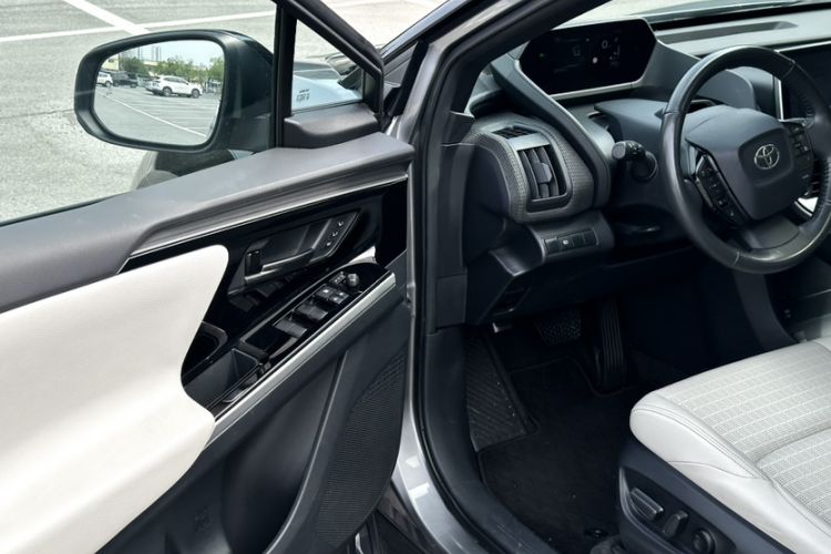 Used Toyota FAW bZ4X 2022 Four-Wheel-Drive High-Performance PRO Edition Interior 6