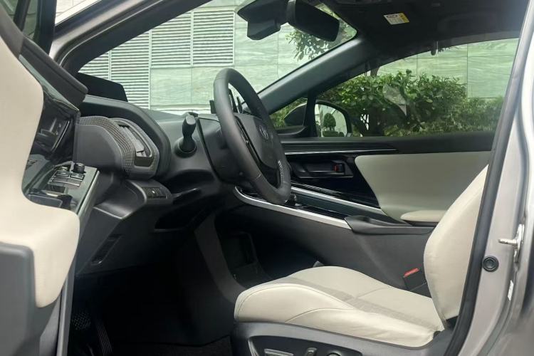 Used Toyota FAW bZ4X 2022 Four-Wheel-Drive High-Performance PRO Edition Interior 6