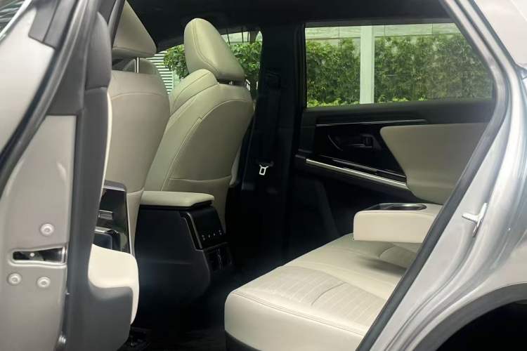 Used Toyota FAW bZ4X 2022 Four-Wheel-Drive High-Performance PRO Edition Interior 7
