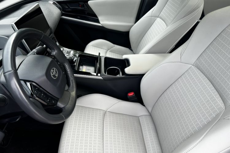 Used Toyota FAW bZ4X 2022 Four-Wheel-Drive High-Performance PRO Edition Interior 9