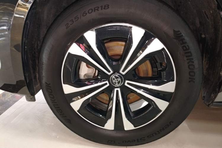 Used Toyota FAW bZ4X 2022 Four-Wheel-Drive High-Performance PRO Edition Left Front Wheel Hub