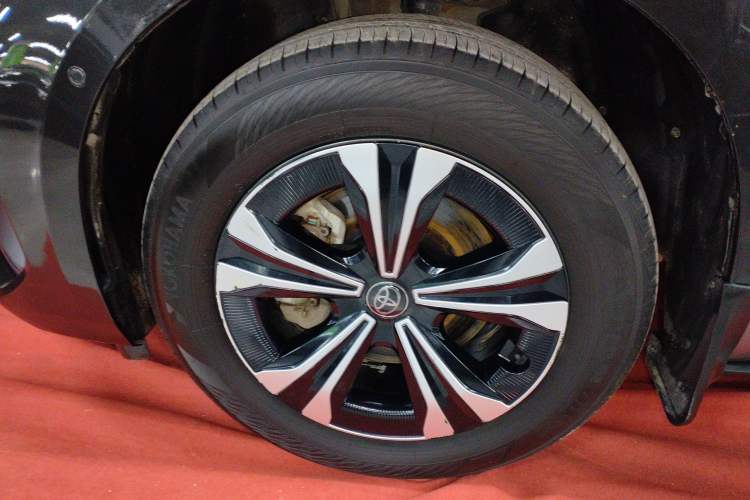 Used Toyota FAW bZ4X 2022 Four-Wheel-Drive High-Performance PRO Edition Left Front Wheel Hub