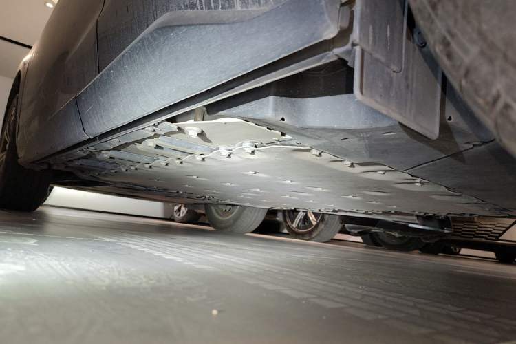 Used Toyota FAW bZ4X 2022 Four-Wheel-Drive High-Performance PRO Edition Left Side Sill