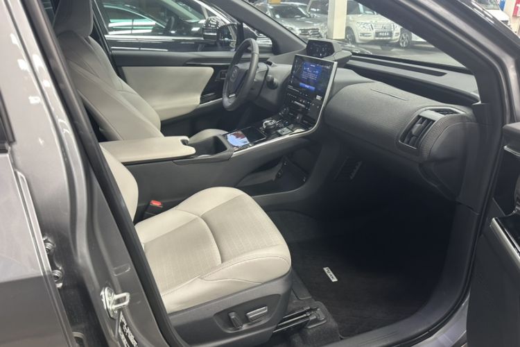 Used Toyota FAW bZ4X 2022 Four-Wheel-Drive High-Performance PRO Edition Right Front Seat