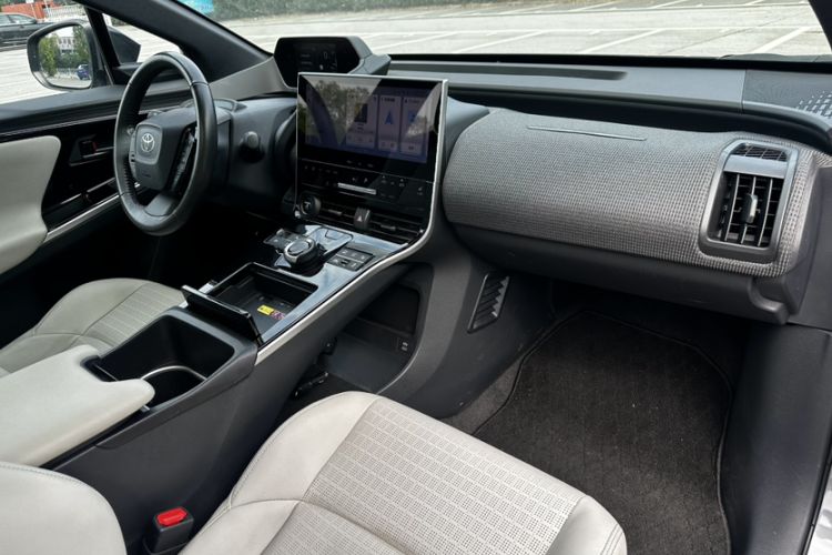 Used Toyota FAW bZ4X 2022 Four-Wheel-Drive High-Performance PRO Edition Right Front Seat