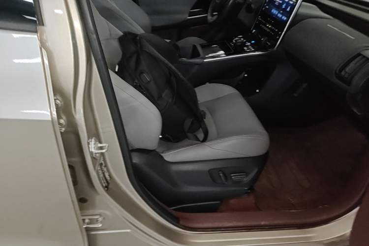 Used Toyota FAW bZ4X 2022 Four-Wheel-Drive High-Performance Premium Edition Right Front Seat