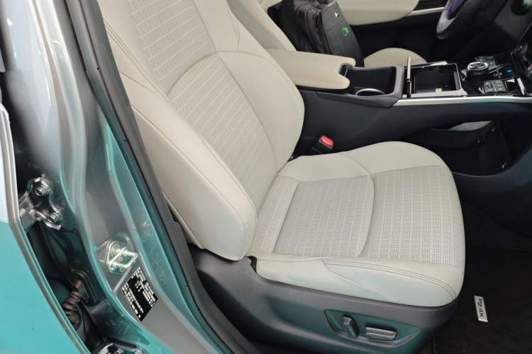 Used Toyota FAW bZ4X 2022 Four-Wheel-Drive High-Performance PRO Edition Right Front Seat
